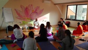 art of dying - Somananda lecturing to students