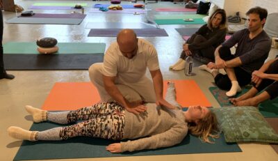 Tantric healing session being taught in Somananda Tantra School