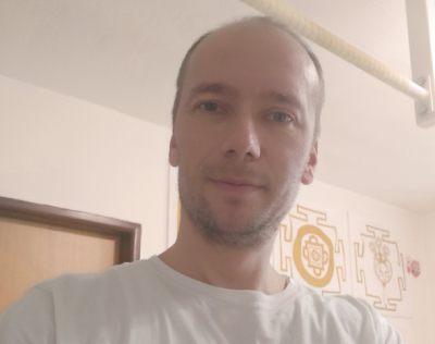 Jan is a passionate Tantra Yoga practitioner